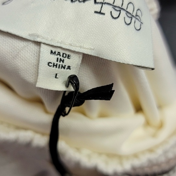 Freshman Cream and Black Sheath Dress - Picture 4 of 6